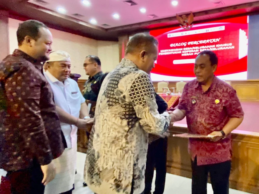 Perbekel Carangsari Terima SK Badan Hukum Koperasi Desa Merah Putih, Diserahkan Langsung Oleh Wakil Menteri Koperasi Republik Indonesia